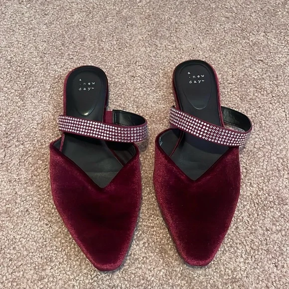 Maroon velvet shoes - Picture 1 of 4